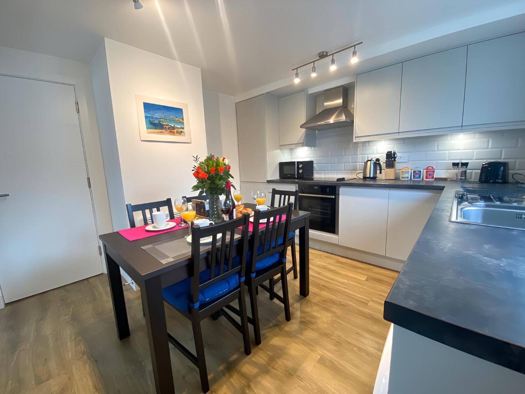 Cambridge Stays Riverside Apart Hotel With 2Br Flats At The City Centre-Parking-Balcony Exterior photo