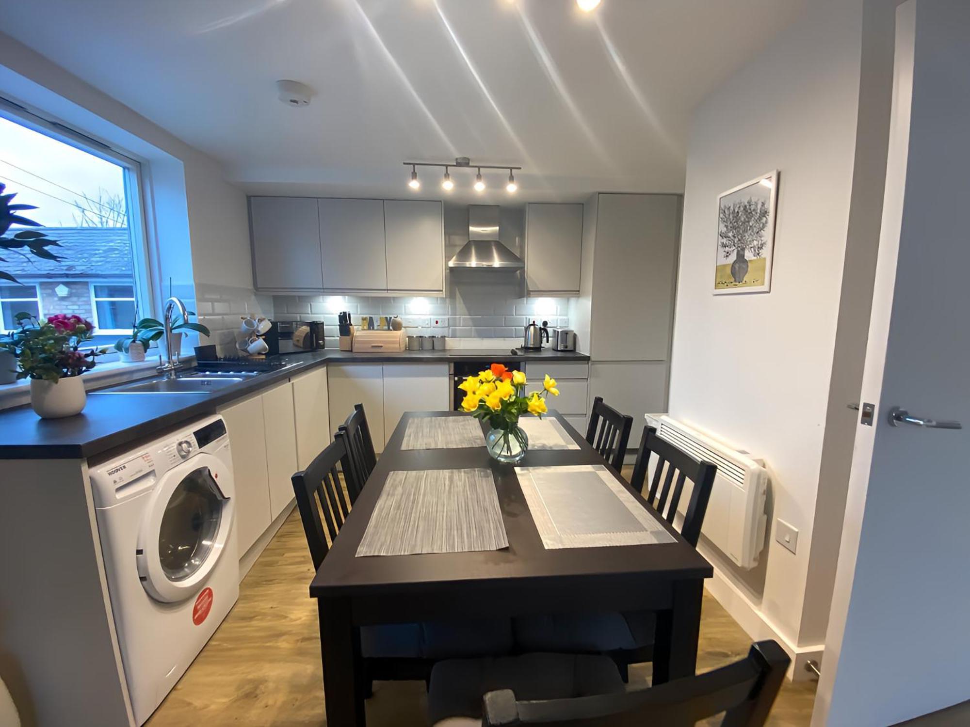 Cambridge Stays Riverside Apart Hotel With 2Br Flats At The City Centre-Parking-Balcony Exterior photo