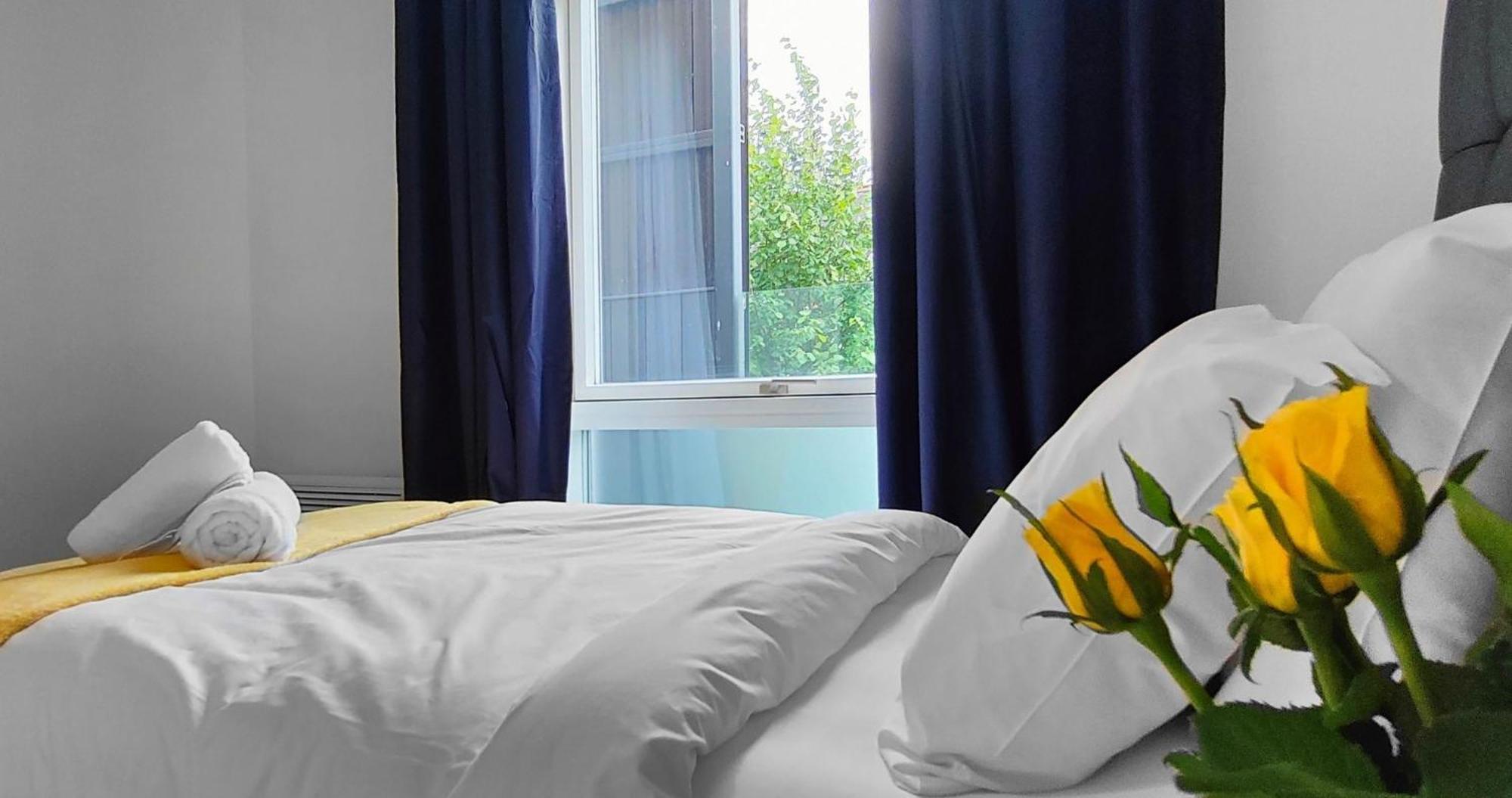 Cambridge Stays Riverside Apart Hotel With 2Br Flats At The City Centre-Parking-Balcony Exterior photo